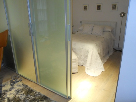 London Studio apartment with separated bedroom