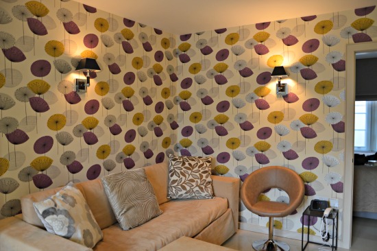 Cool Modern Wallpaper in Living Room