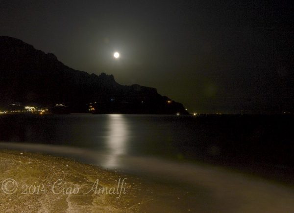 Foto Friday | Moonlight in Atrani